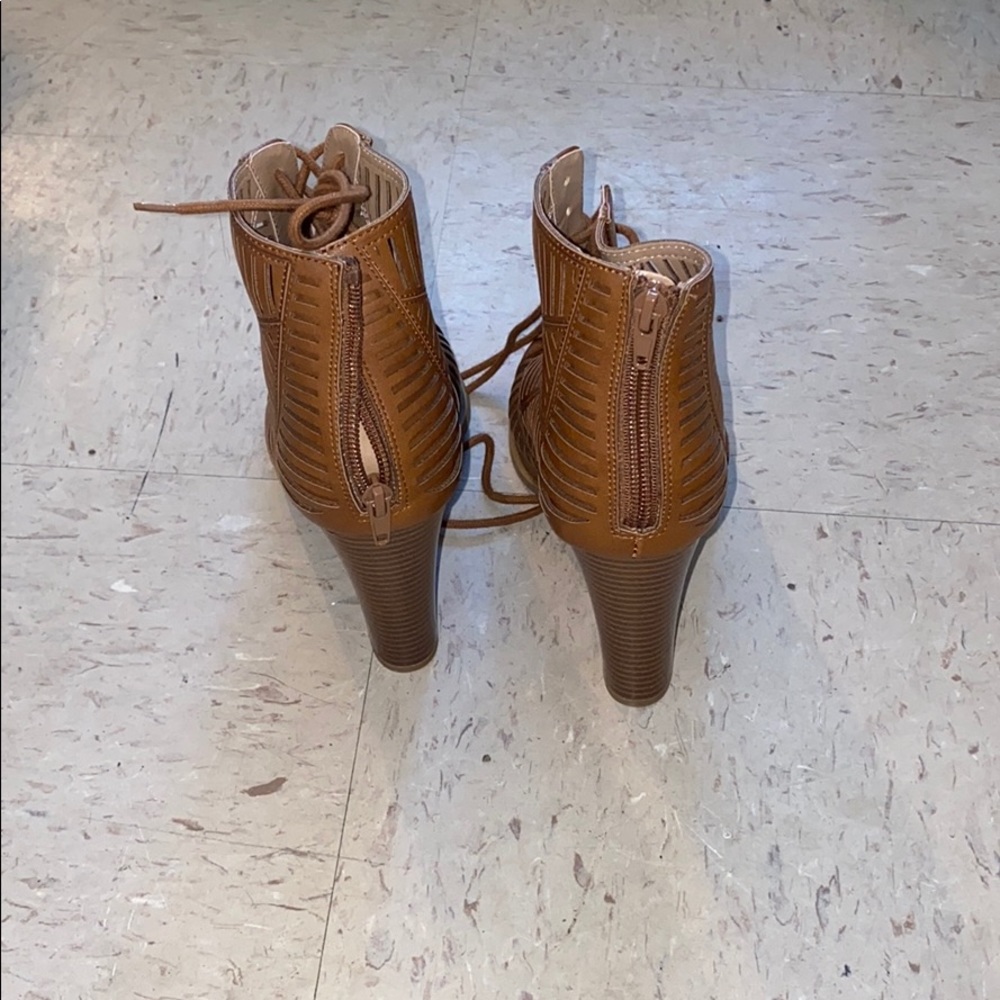 Shoes - Picture 5 of 6